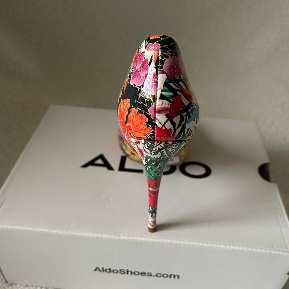 I bought them before I hurt my knee,they are new. - Picture 2 of 3